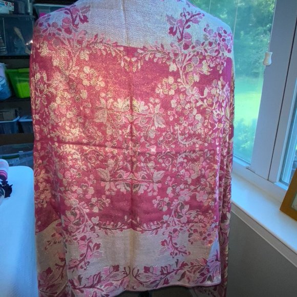 Shawl or Large scarf! - Picture 3 of 10